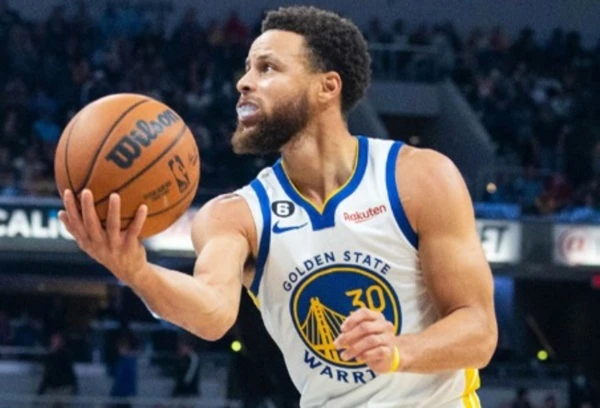 Stephen Curry tiếp tục phá kỷ lục, Golden State hủy diệt NBA