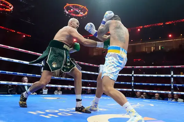 Oleksandr Usyk tái lập kỷ lục huyền thoại