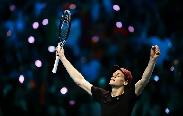 Jannik Sinner đã tạo nên kỷ lục gì tại ATP Finals 2025?