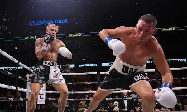 Jake Paul đánh bại Nate Diaz trong trận đại chiến