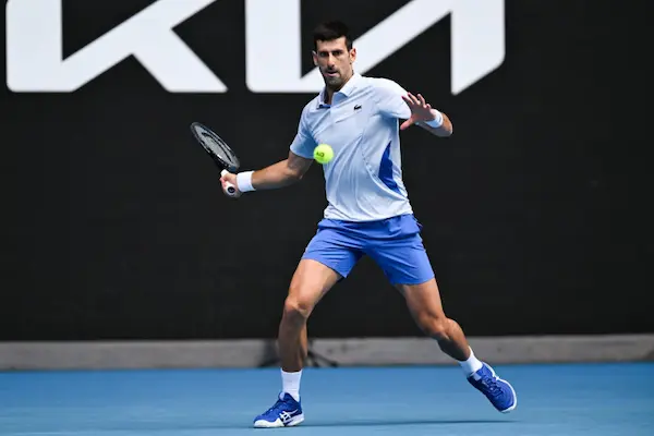 Novak Djokovic thua sốc đối thủ dưới cơ