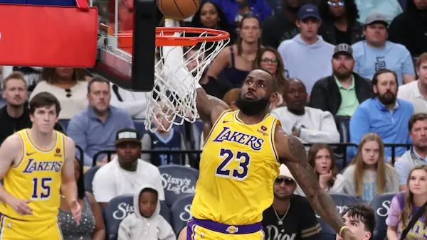 LeBron James một lần nữa cứu nguy cho Lakers