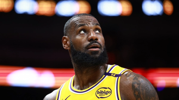 LeBron James tỏa sáng vẫn không cứu nổi LA Lakers