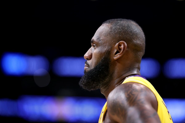 LeBron James chưa rõ ngày trở lại LA Lakers