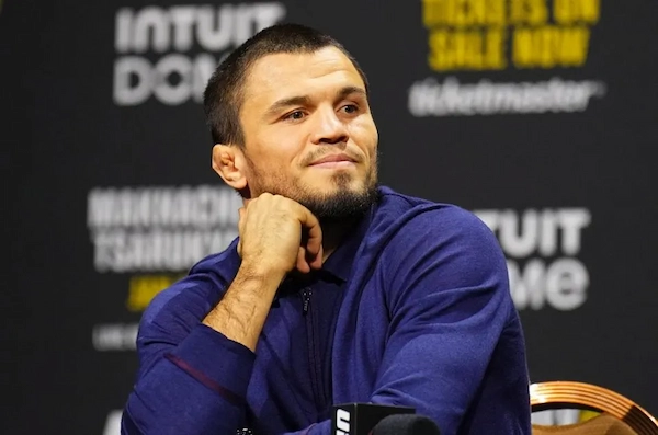Umar Nurmagomedov nghênh chiến với cánh tay gãy