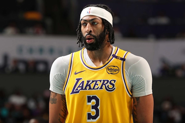 Anthony Davis chia tay Lakers