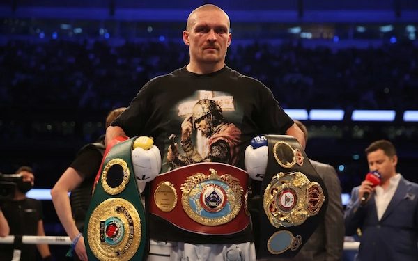 Oleksandr Usyk tiếp tục được vinh danh