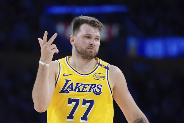 Luka Doncic bị truất quyền thi đấu vì hiểu lầm
