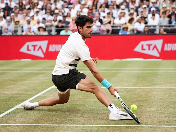 Thành tích gì giúp Carlos Alcaraz sánh ngang Rafael Nadal?