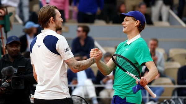 Jannik Sinner thua sốc tại Halle Open 2025 với kết quả ra sao?