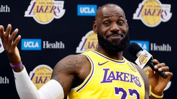 LeBron James có thể yêu cầu ra đi giữa mùa giải NBA 2025-26?